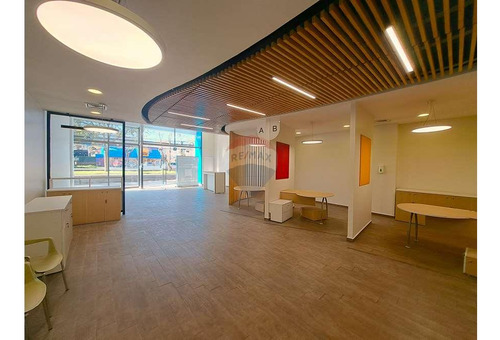 Amplio Local Comercial En Av. Las Condes