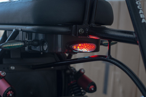 Imagem 3 de 10 de Scooter Eletrica Triciclo 2500 Gloov