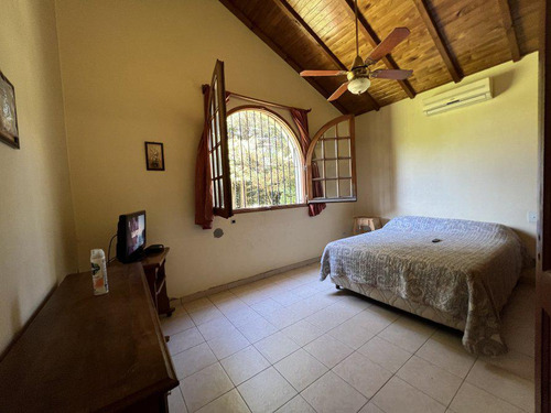 Casa Estilo Campo En Barrio El Trebol