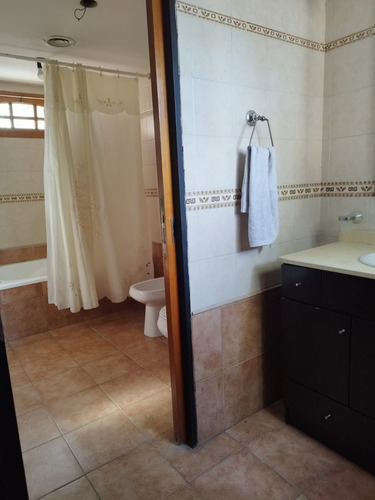 Venta Chalet De Solida Construcción, Desarrollado En Dos Plantas Ituzaingo Centro