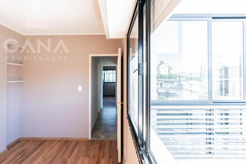 Departamento Venta 2 Dormitorios Con Cochera Y 2 Patios. Oportunidad