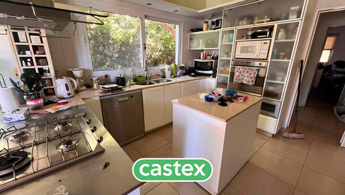 Casa A La Venta, Al Lago, Con Increíble Espejo De Agua En El Barrio Los Castores. Nordelta.