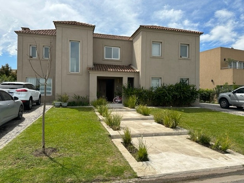 Muy Linda Casa En  Alquiler Temporario. Enero - Febrero!!