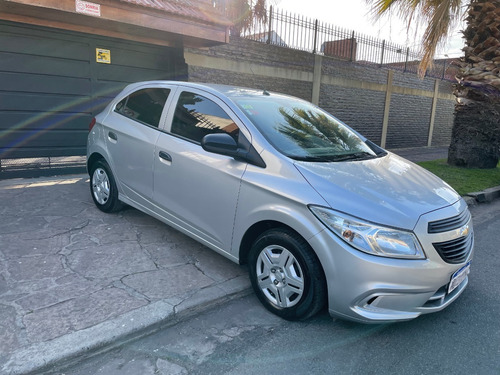 Imagen 3 de 15 de Chevrolet Onix