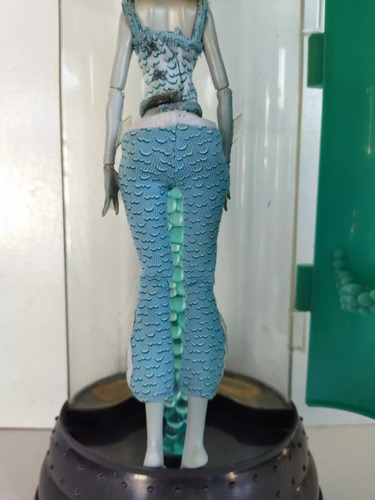 Monster High Lagoona Blue 2010 Dead Tired Doll & Hydration (Usado)