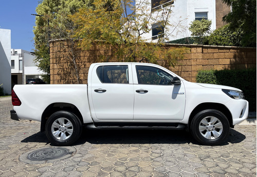 Toyota Hilux 2.7 Cabina Doble Sr Mt