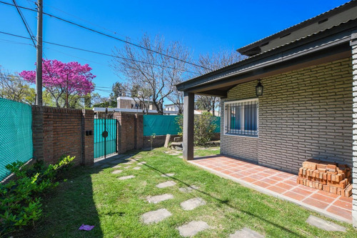 Imagen 27 de 27 de Casa De 3 Dormitorios En Venta Con Piscina Galería Fisherton Rosario