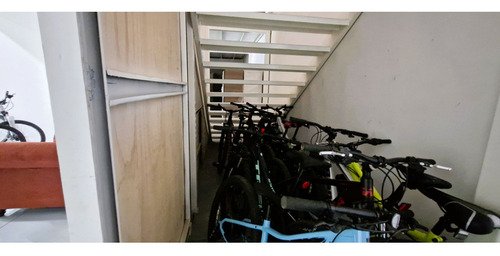 Gran Propiedad Comercial En Quillota, 800 M2., Con 2 Dptos.,