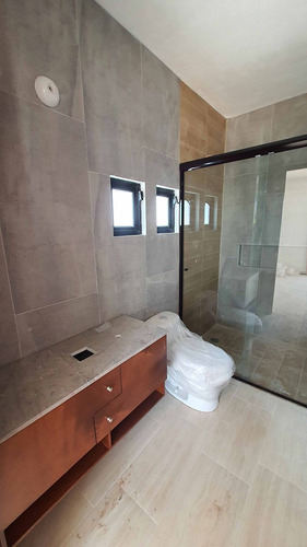 Estrena Casa En Real De Juriquilla, Enorme Jardín, 3 Recamaras, 3.5 Baños, Lujo