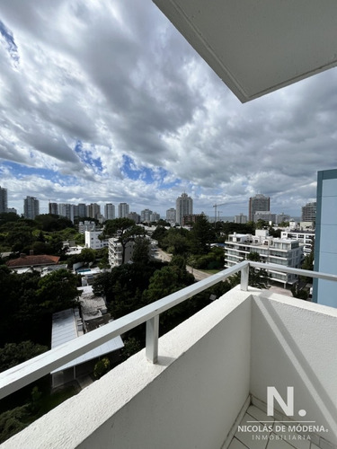 Oportunidad ! Vende Apartamento De 3 Dormitorios En Aidy Grill, Punta Del Este 