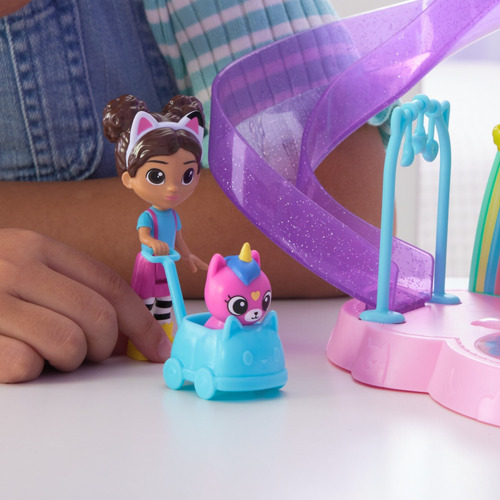Gabbys Dollhouse, Sala De Juegos En La Oreja De Cuidado De Los Gatitos, Set De Juego De 17 Piezas Con 4 Figuras Y Muebles Para La Casa De Muñecas, Juguetes Para Niños Y Niñas A Partir De 3 Años