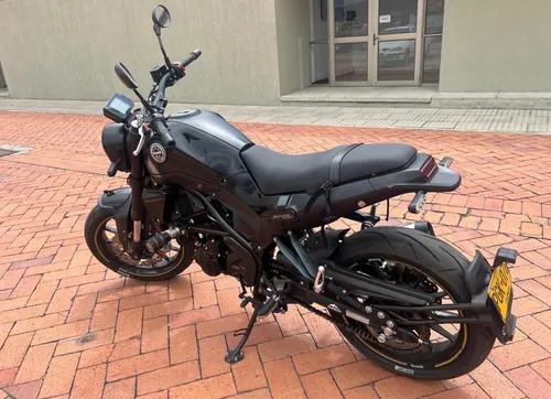 Benneli Leoncino 250.