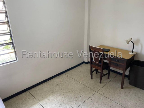 Vendo Casa En Calle Cerrada Los Chorros 25-18391