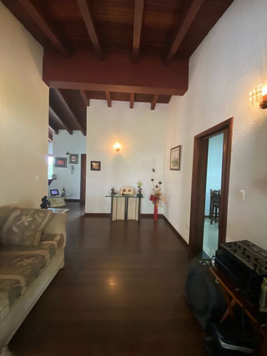Venta Casa En La Lagunita 7hab/11 Baños/12 Puestos.