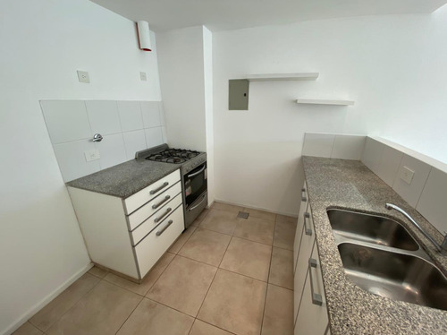 Departamento De 2 Ambientes En Calle 3 E/ 37 Y 38