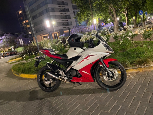 Imagen 2 de 3 de Yamaha R15