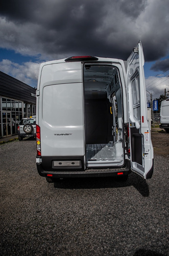 Imagen 13 de 17 de Ford Transit Diesel 2.2l Furgon Medio