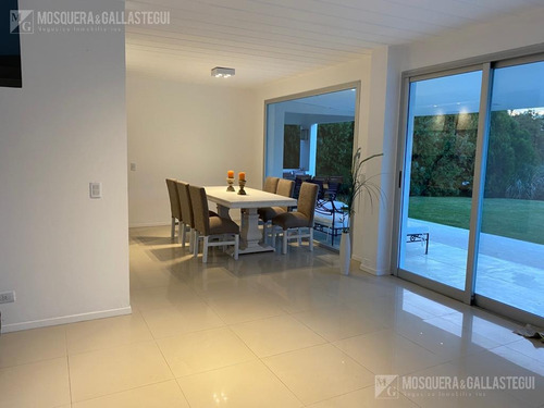 Imagen 7 de 29 de Lindísima Casa Al Golf En San Isidro Labrador
