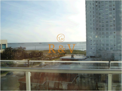 Imagen 3 de 30 de Apartamento En Seasons Tower, Mansa, Punta Del Este, 2 Dormitorios.