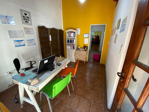 Imagen 15 de 18 de Hermoso Chalet En Zona Comercial