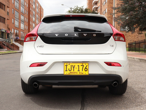 Imagen 22 de 25 de Volvo V40 T4 Kinetic At 1.6 Turbo 2015-blanco-placa 6 Bogotá