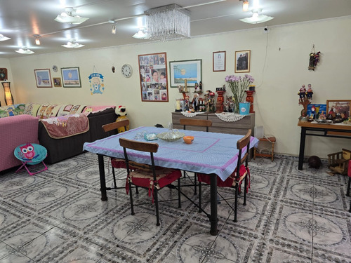 Vende Casa Calle Sargento Candelaria Pérez, Recoleta
