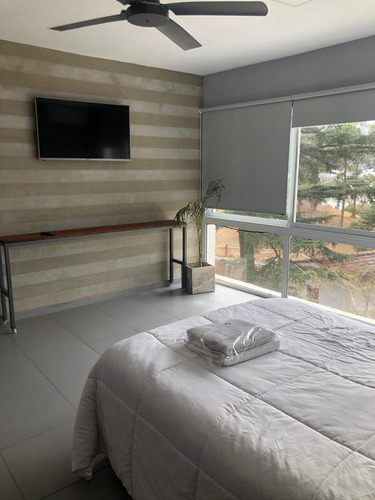 Imagen 2 de 15 de Casa Tres Dormitorios Sobre El Lago