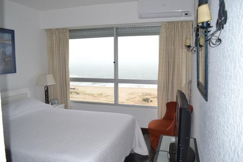 Venta De Apartamento 3 Dormitorios En Playa Brava