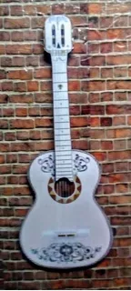 Replica Decorativa De La Guitarra De Coco.