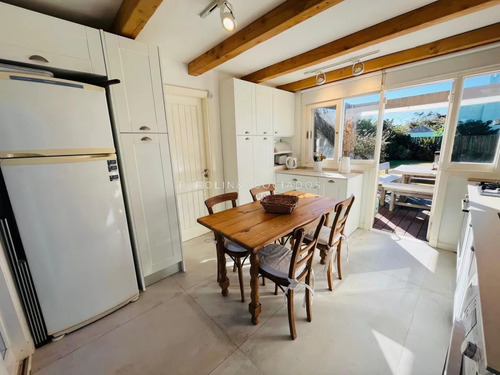 Preciosa Casa En Montoya A Metros Del Mar. Muy Buenas Comodidades Con Excelente Equipamiento