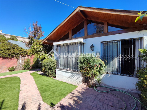 Casa En Venta De 3 Dorm. En Las Condes