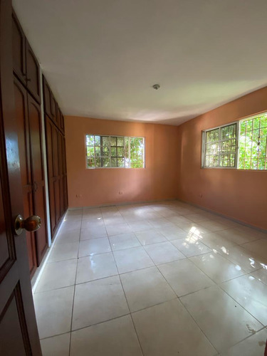 Se Vende Apartamento 3er Nivel En Alma Rosa 2
