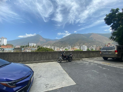 Ms: 24-22727 Se Vende Amplio Apartamento En La Urbina A=164m2, 3h, 2b, 2p.