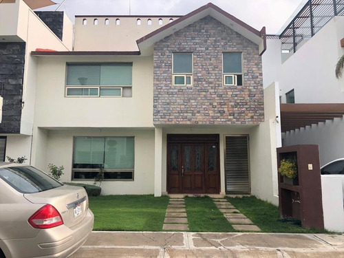 Imagen 1 de 12 de Casa Sola En Venta Zona Plateada