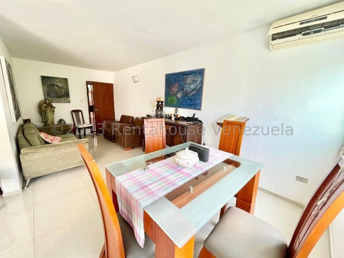 Rah Lara Vende Hermoso Apartamento Ubicado En Una Zona Estratégica Del Este De La Ciudad.