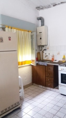 Imagen 3 de 8 de Casa De 3 Ambientes Edificada Sobre Lote De 487 Mtrs Cuadrados.