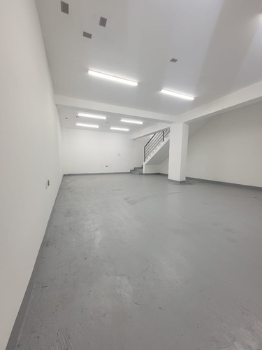 Local Comercial En Arriendo - Av. Francisco Bilbao - Piso 1