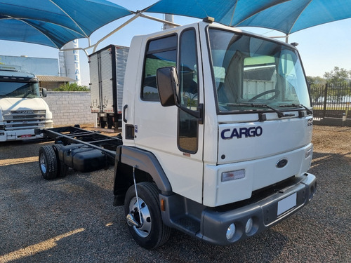 Imagem 2 de 15 de Ford Cargo 815 4x2 - Troca Por Carro De Meu Interesse