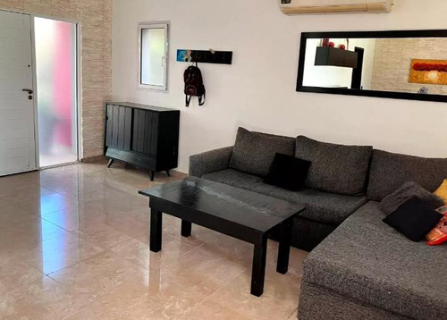 Casa En Venta Barrio Haras Maria Elena 4 Ambientes Fondo Libre Piscina