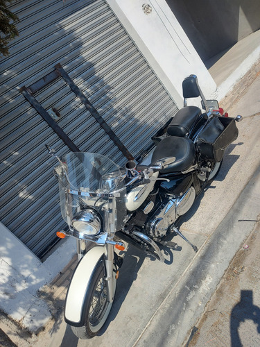 Colo Negro Con Blanco Llantas Cara Blanca Jalando Muy Bien