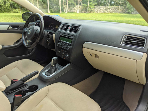 Imagen 10 de 15 de Volkswagen Jetta 2012 2.0 Tdi Dsg At