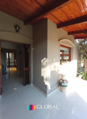Imagen 2 de 23 de Casa - Av. Aconquija
