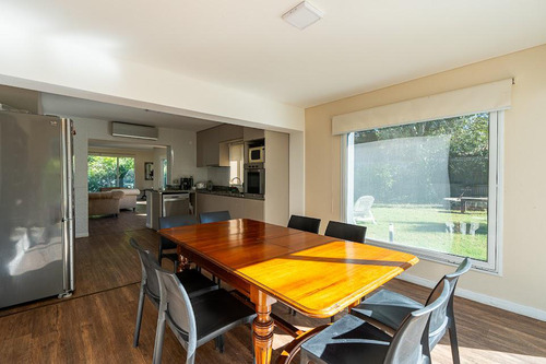 Casa En Venta 7 Ambientes 3 Dormitorios Con Jardín Quincho Parrillero Y Pileta 2 Cochera Fisherton