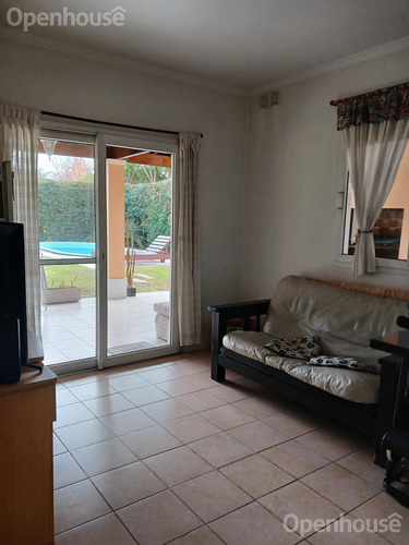 Casa En Venta En Barrio Los Jazmines Con Piscina