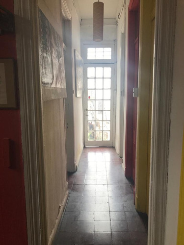 Casa En Venta En Pasaje Cerrado, Excelente Estado !!