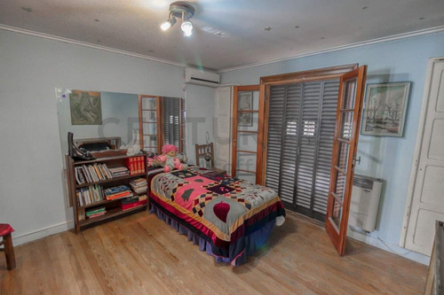 Casa En Venta De 3 Dormitorios Con Patio Y Cochera