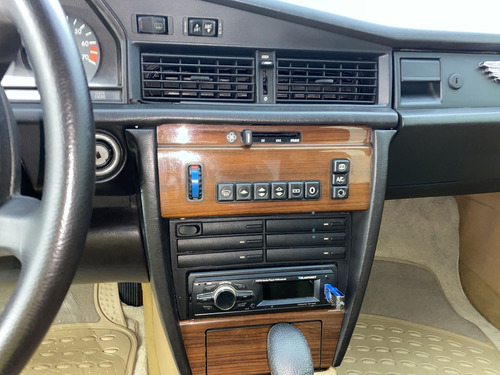 Imagen 20 de 25 de Mercedes Benz 190 E 2.6