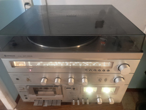 Equipo De Audio Hitachi Con Tocadiscos,casetes,radio,aux Plateado 50 W (Usado)