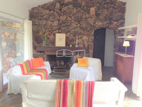 Alquiler Anual Casa En Pinares- Ref: 604