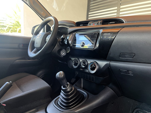Toyota Hilux 2.7 Cabina Doble Sr Mt